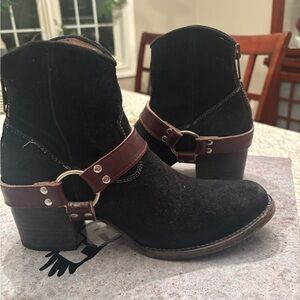 Freebird by Steven SPIRIT Black Suede Ankle Boots w/ Harness & Box - Size 8